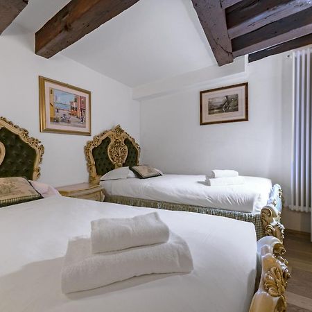 Gondola Luxury - Campo Santi Filippo E Giacomo By Wonderful Italy Венеция Екстериор снимка