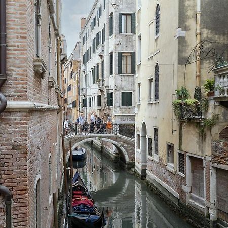 Gondola Luxury - Campo Santi Filippo E Giacomo By Wonderful Italy Венеция Екстериор снимка