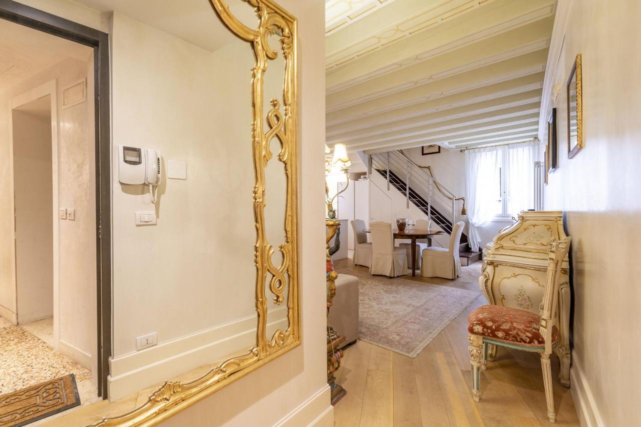 Gondola Luxury - Campo Santi Filippo E Giacomo By Wonderful Italy Венеция Екстериор снимка