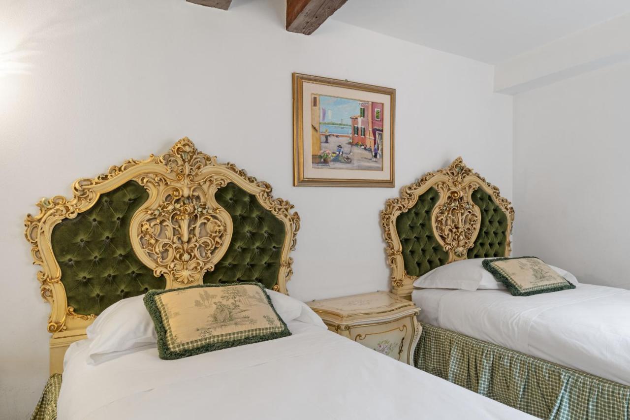 Gondola Luxury - Campo Santi Filippo E Giacomo By Wonderful Italy Венеция Екстериор снимка