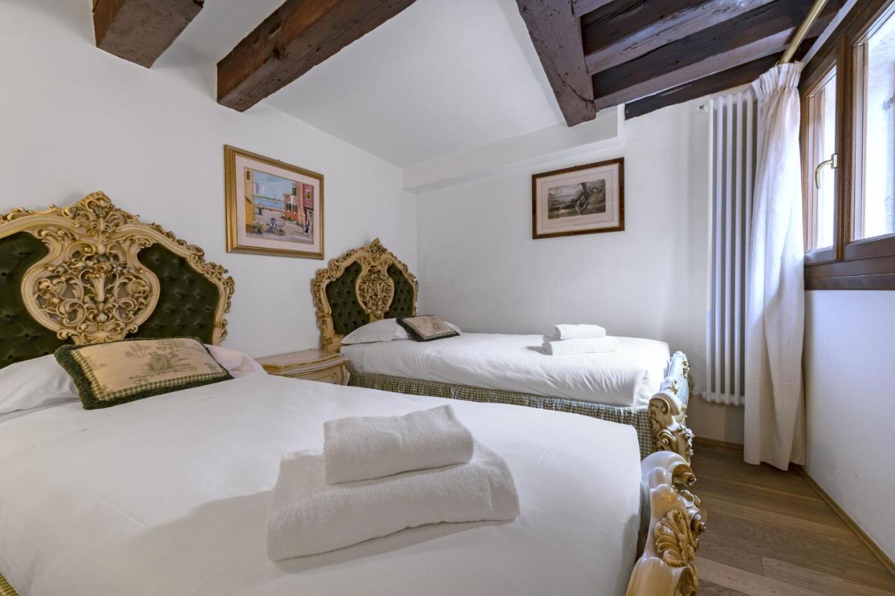 Gondola Luxury - Campo Santi Filippo E Giacomo By Wonderful Italy Венеция Екстериор снимка