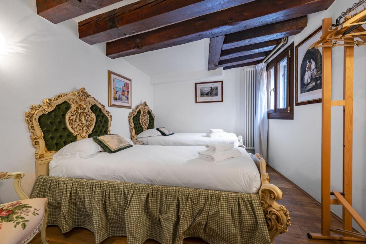 Gondola Luxury - Campo Santi Filippo E Giacomo By Wonderful Italy Венеция Екстериор снимка