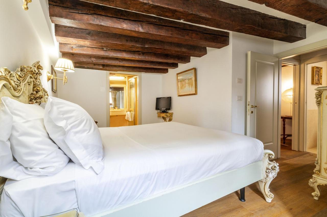 Gondola Luxury - Campo Santi Filippo E Giacomo By Wonderful Italy Венеция Екстериор снимка