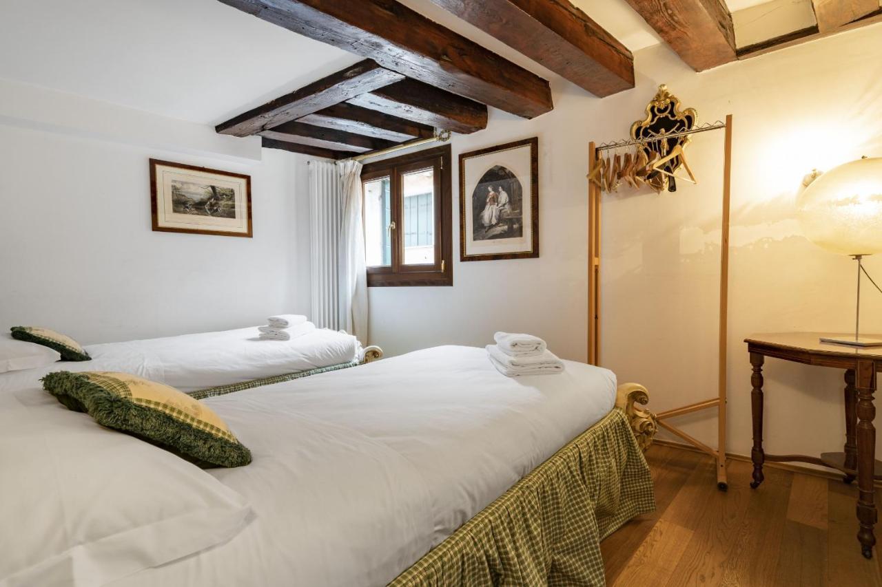 Gondola Luxury - Campo Santi Filippo E Giacomo By Wonderful Italy Венеция Екстериор снимка