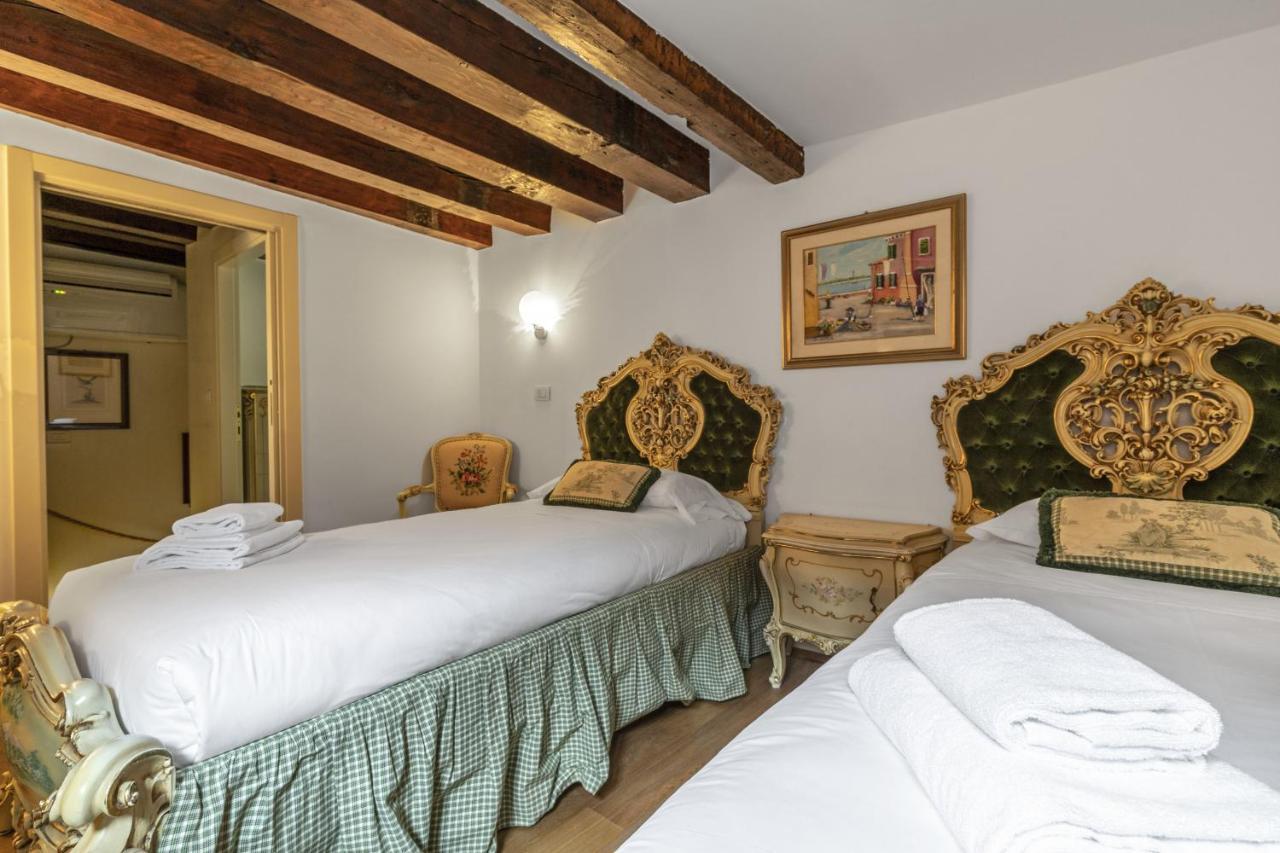 Gondola Luxury - Campo Santi Filippo E Giacomo By Wonderful Italy Венеция Екстериор снимка