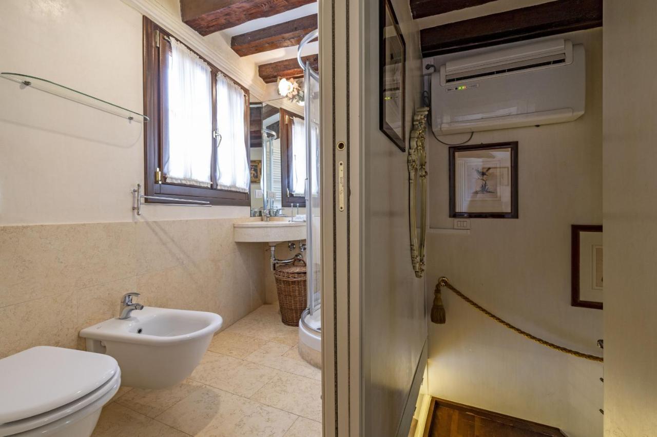 Gondola Luxury - Campo Santi Filippo E Giacomo By Wonderful Italy Венеция Екстериор снимка